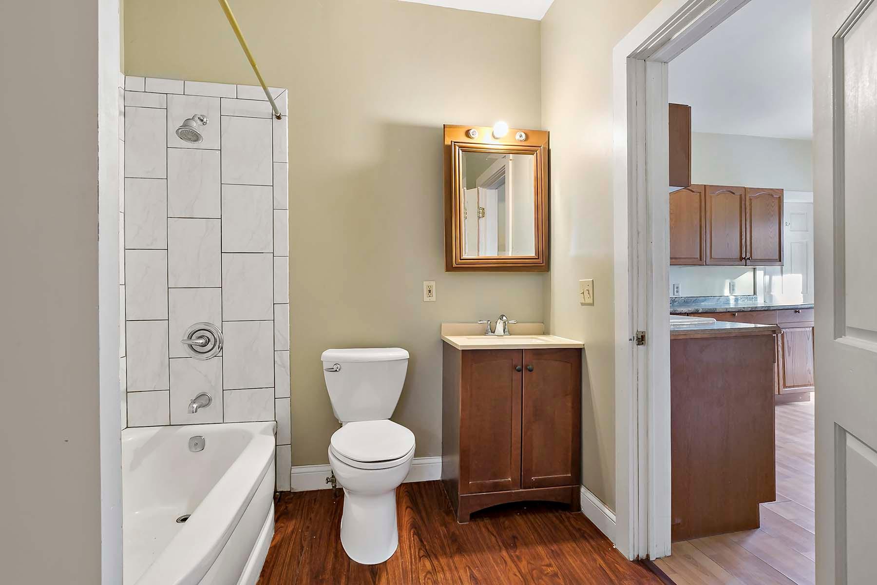 653 Jefferson Street Property Photo 5