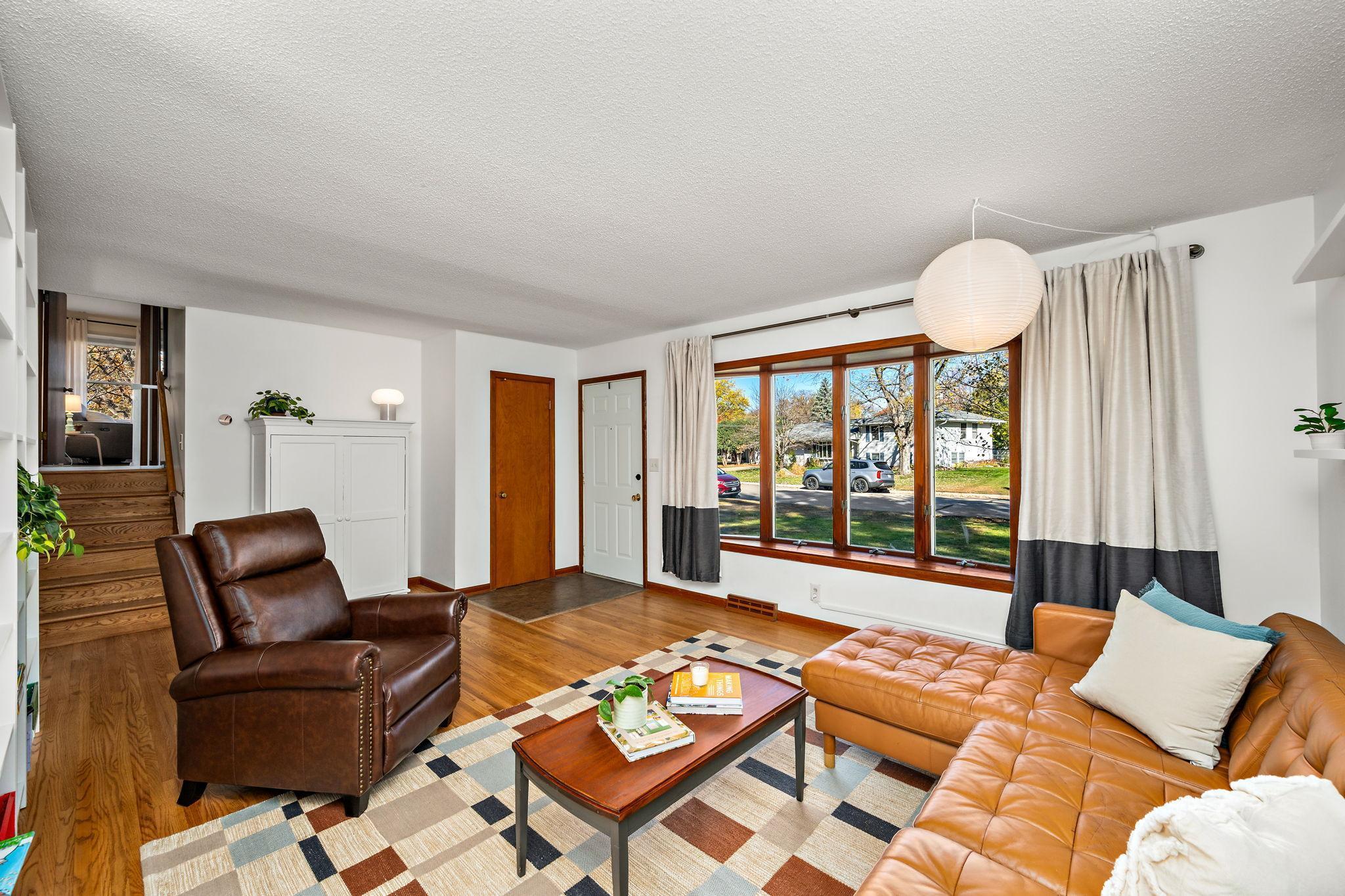 4625 Southmore Drive Property Photo 3