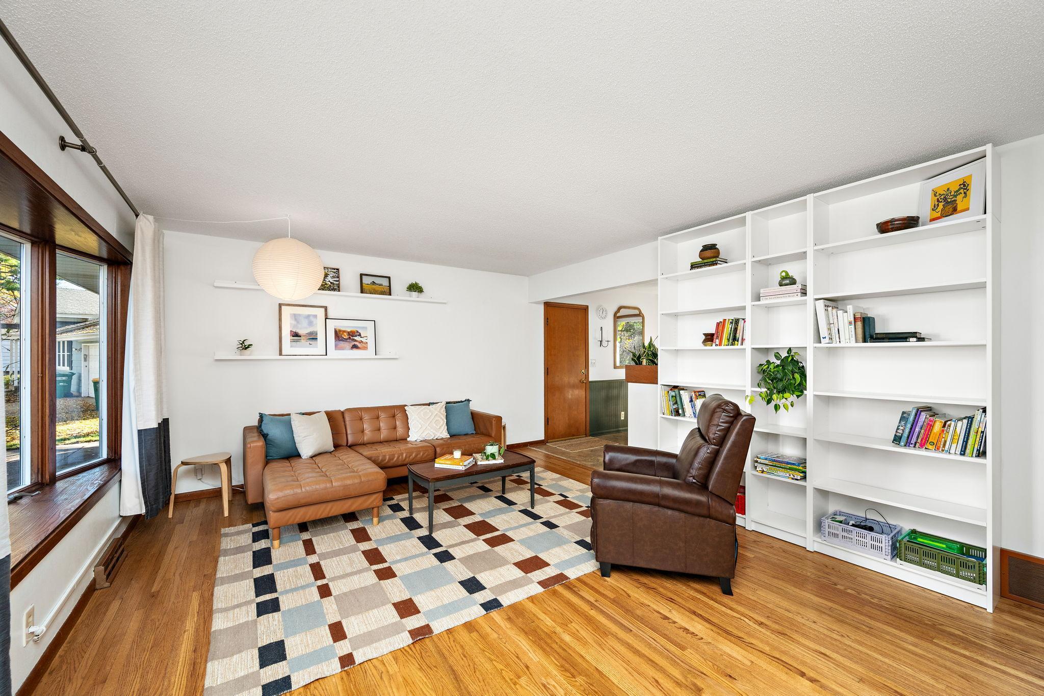 4625 Southmore Drive Property Photo 4