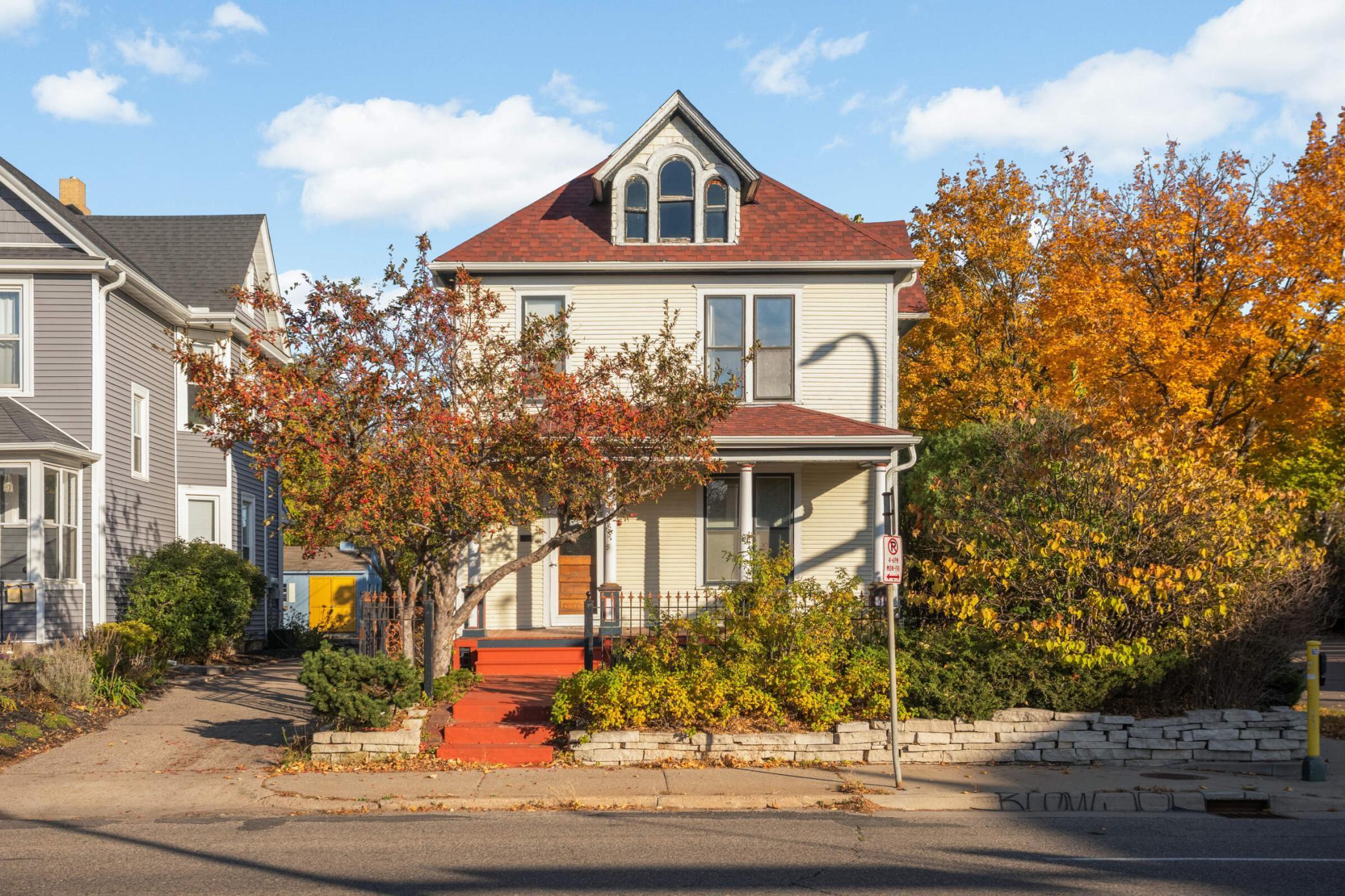 2001 University Avenue Property Photo 1