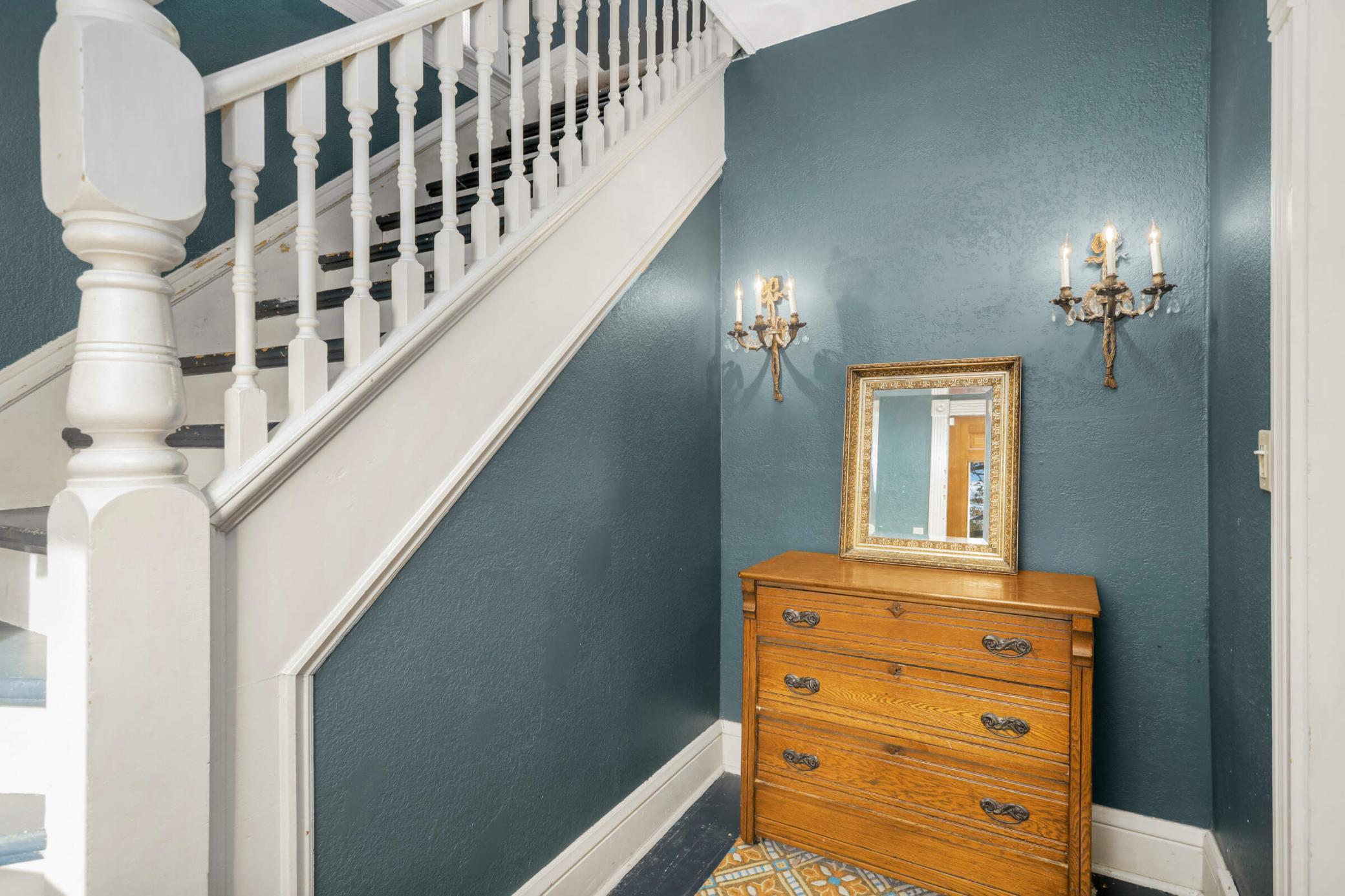 2001 University Avenue Property Photo 3