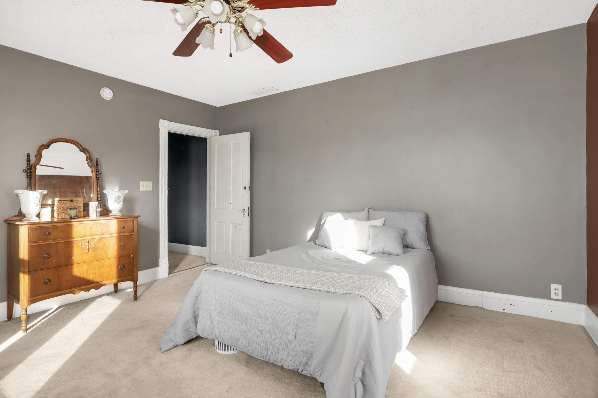 2001 University Avenue Property Photo 5