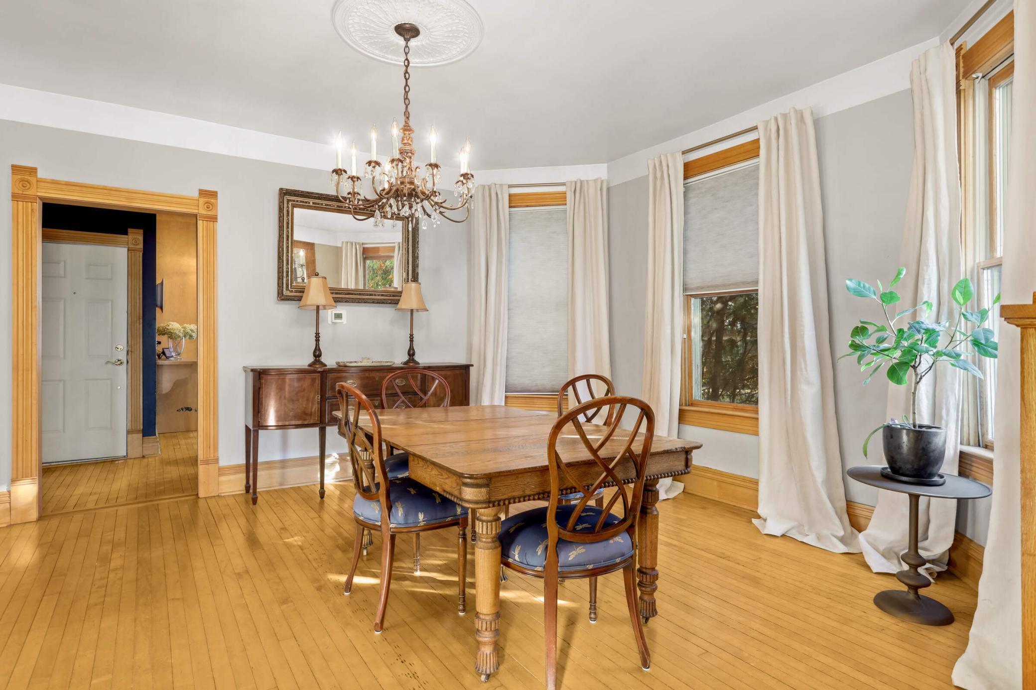 2001 University Avenue Property Photo 8