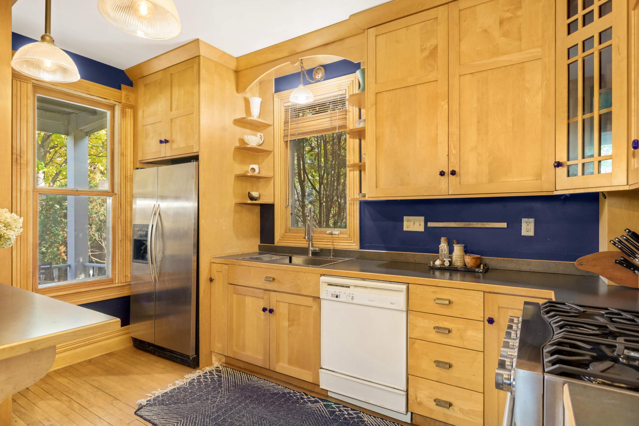 2001 University Avenue Property Photo 11