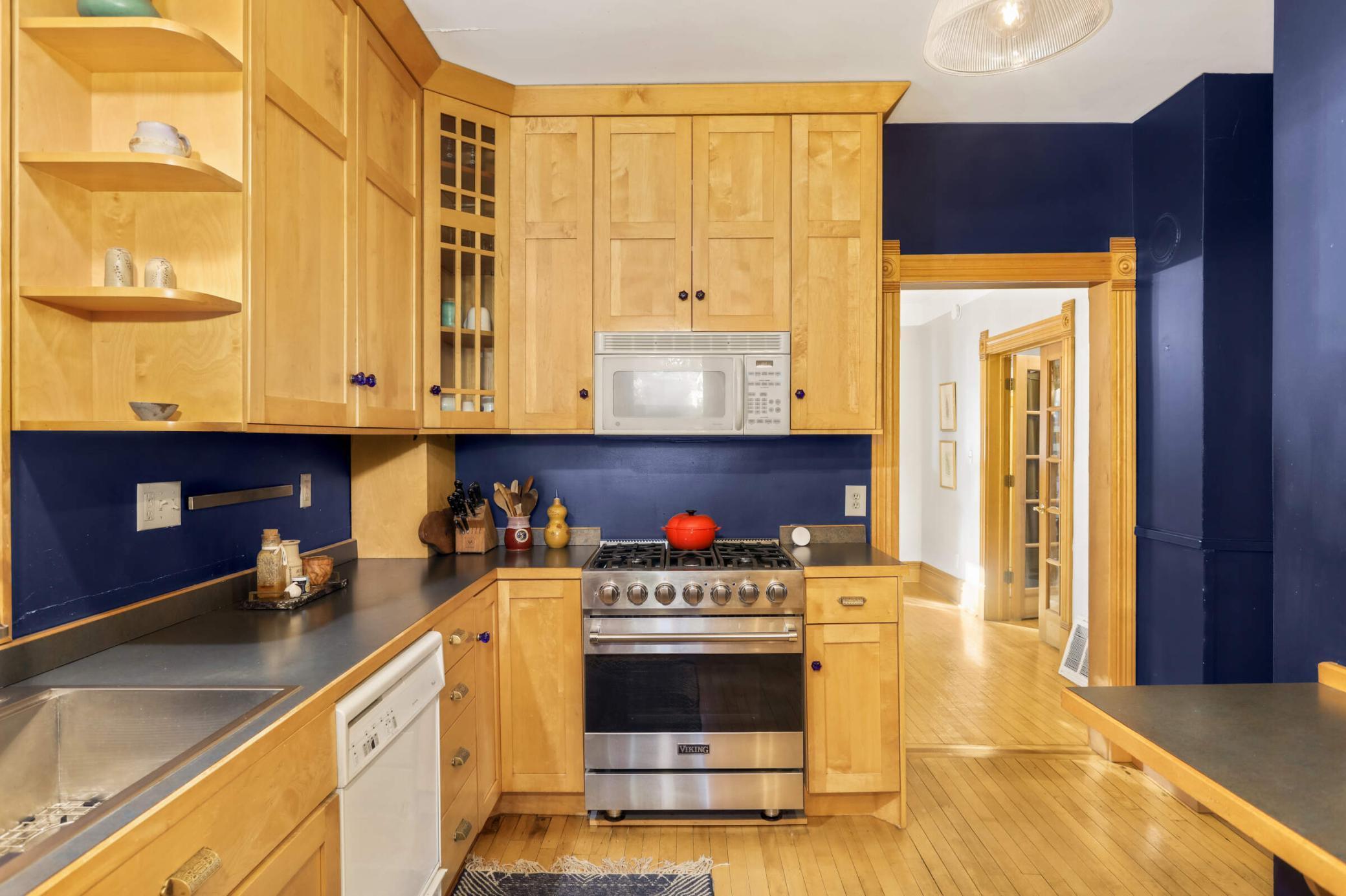 2001 University Avenue Property Photo 12