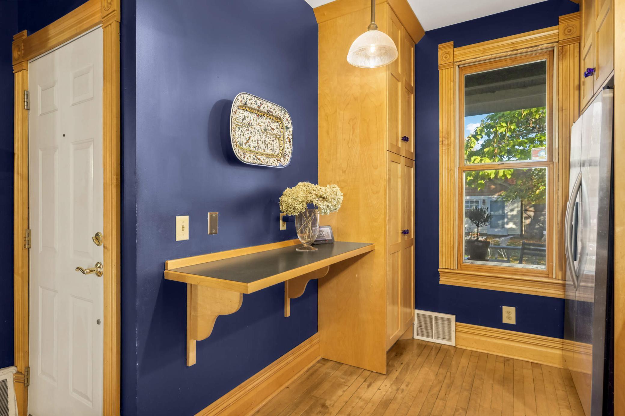 2001 University Avenue Property Photo 13