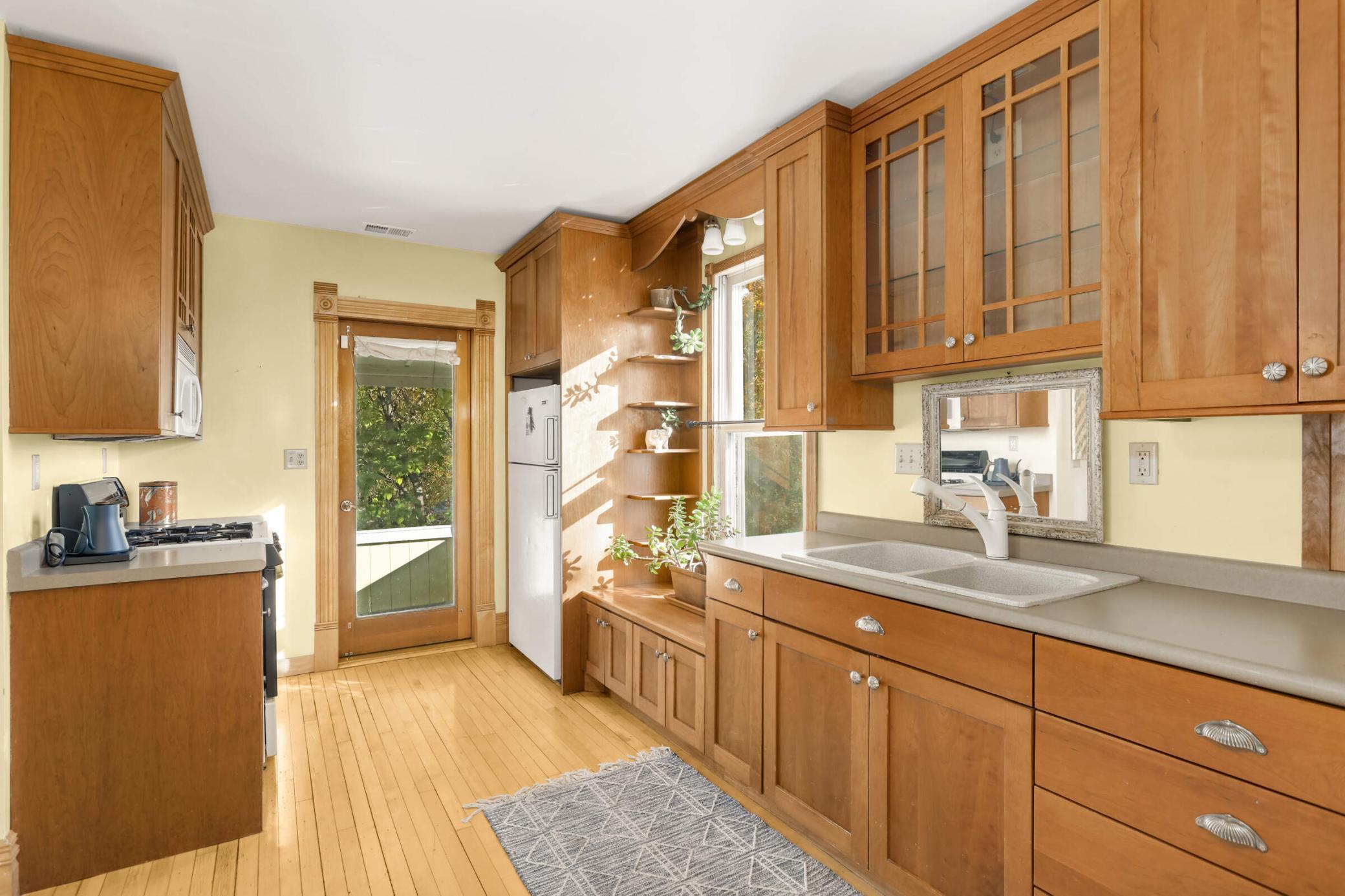 2001 University Avenue Property Photo 18