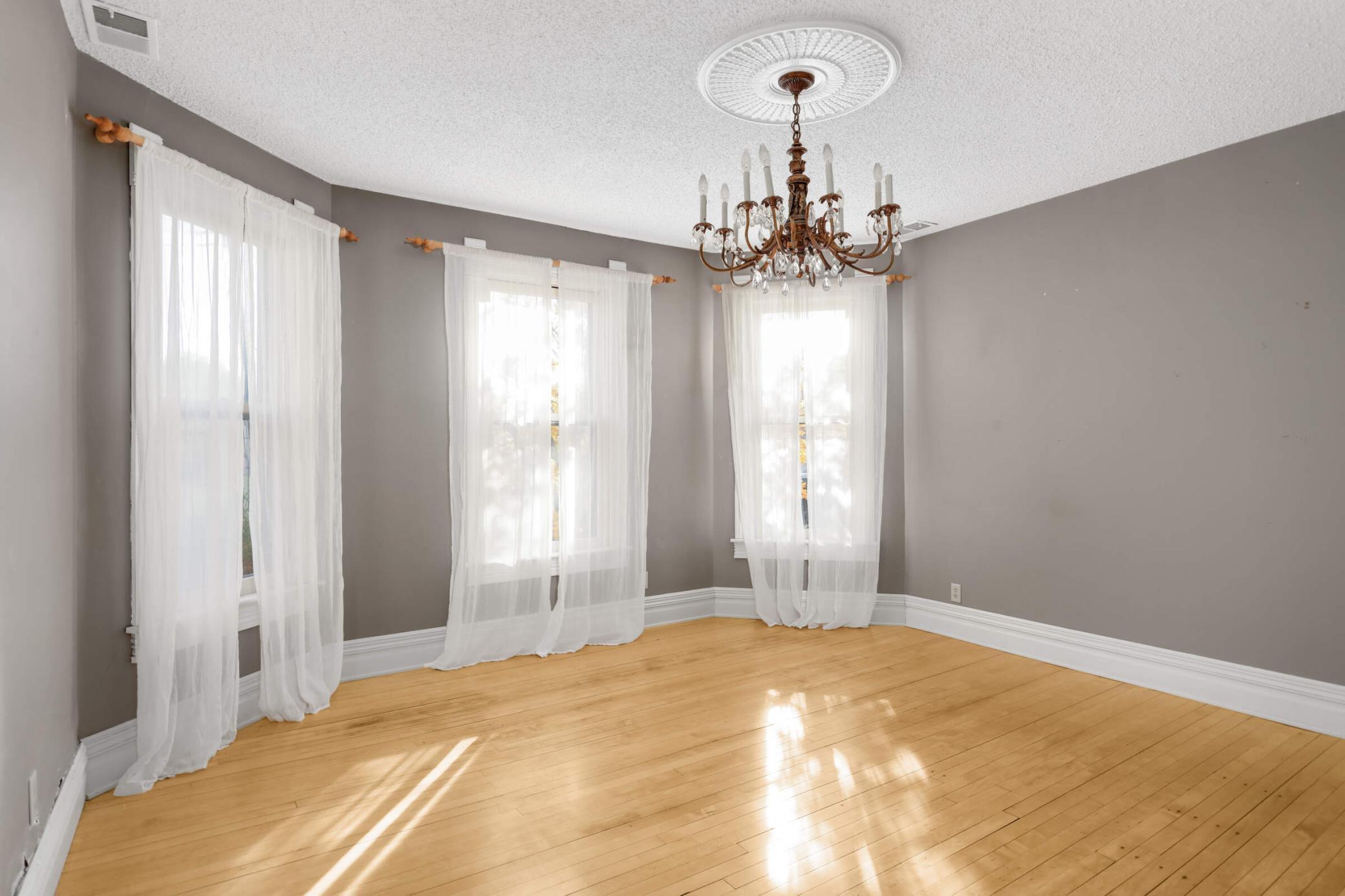 2001 University Avenue Property Photo 20