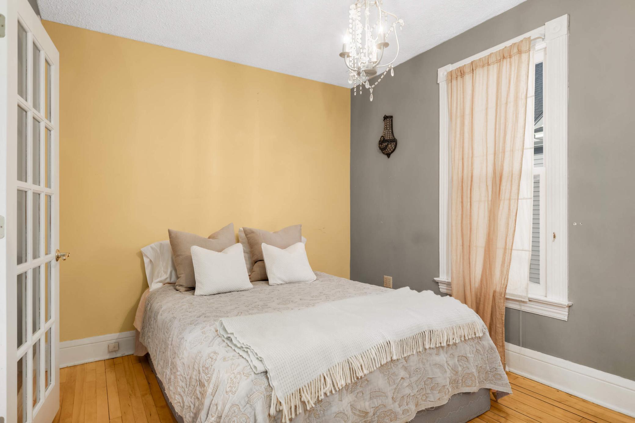 2001 University Avenue Property Photo 22