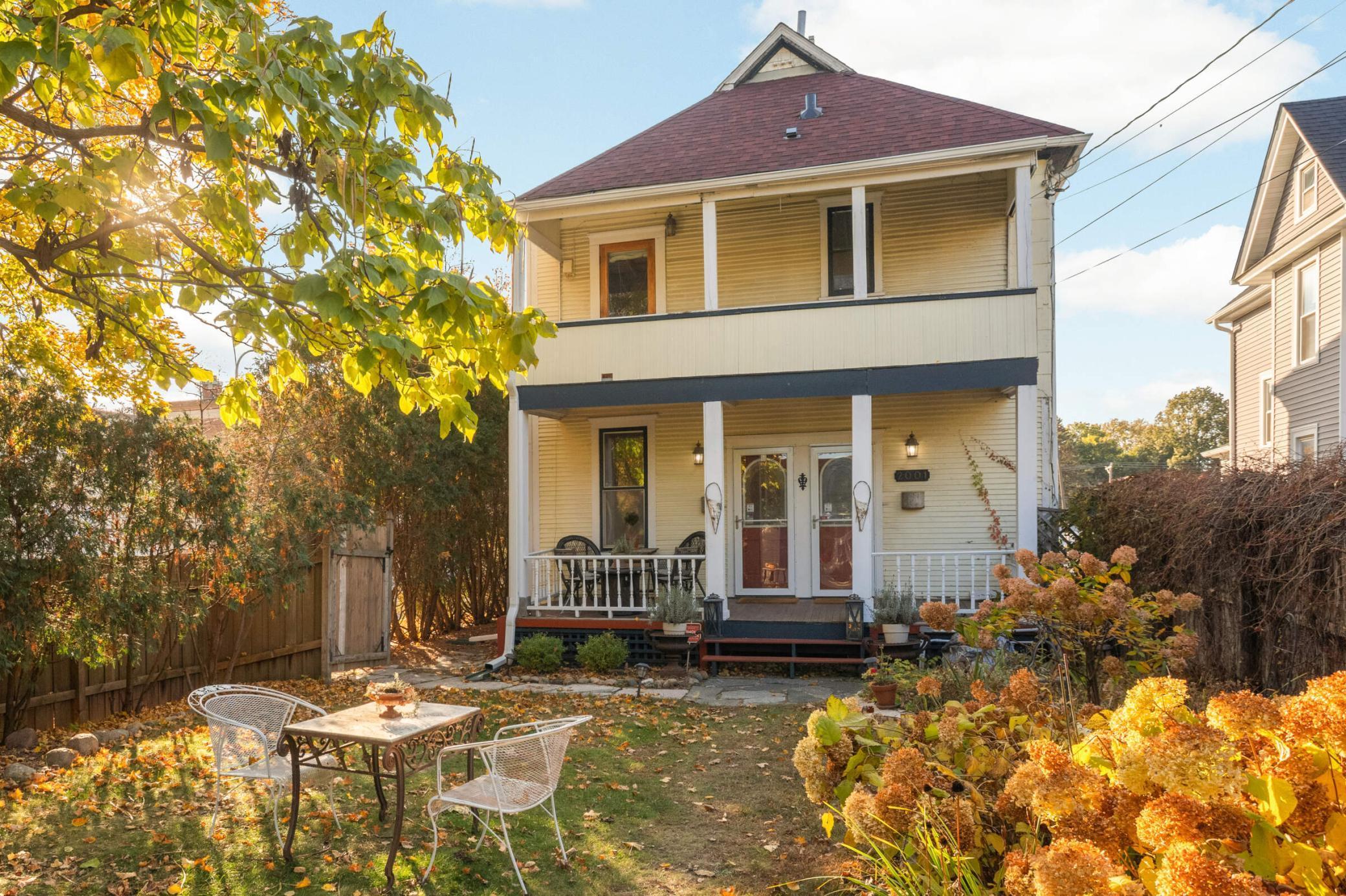 2001 University Avenue Property Photo 24