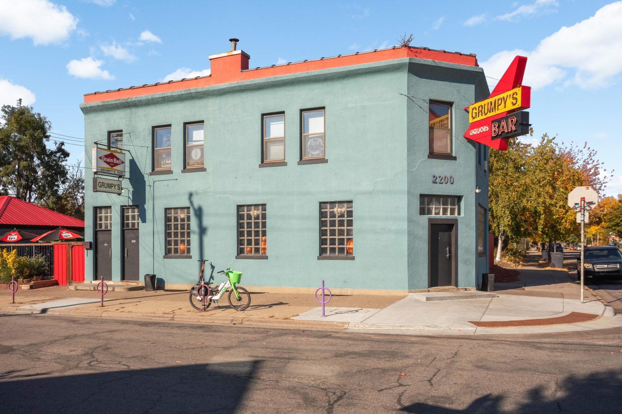 2001 University Avenue Property Photo 28