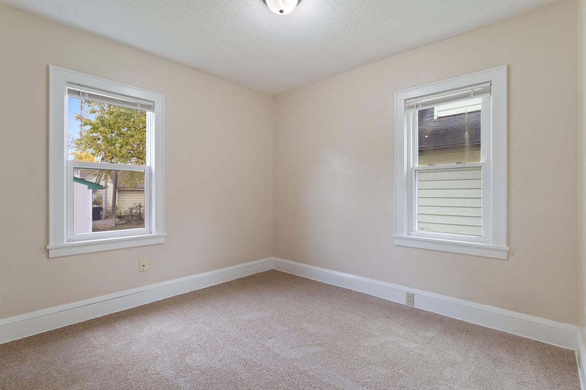 2954 Russell Avenue Property Photo 6