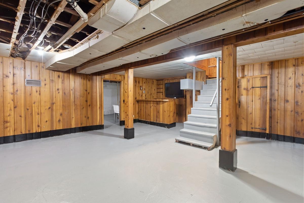 2954 Russell Avenue Property Photo 10