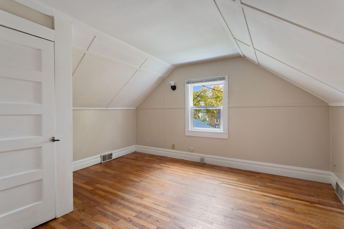 2954 Russell Avenue Property Photo 12