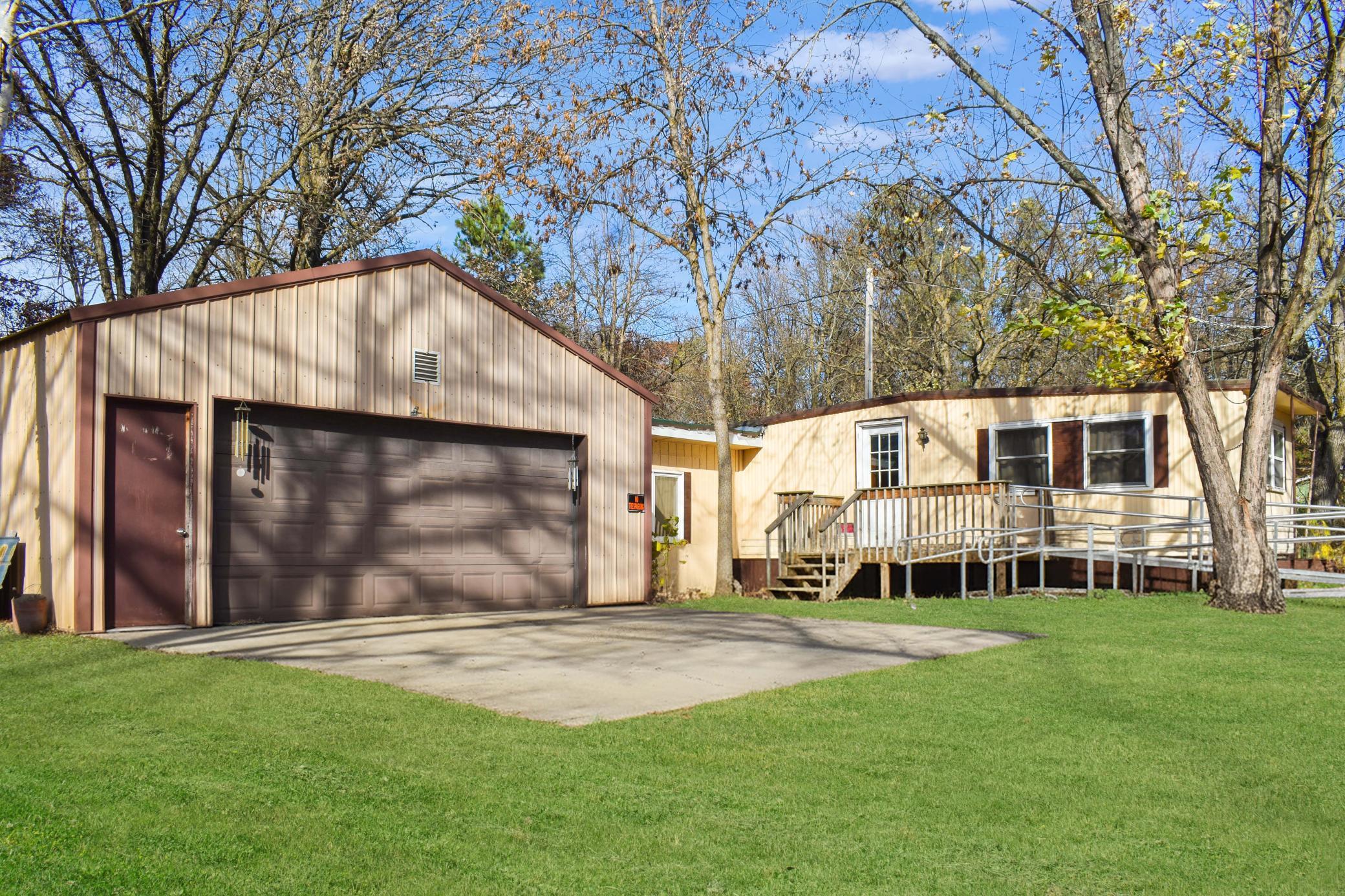 6724 Wels Avenue Property Photo 1