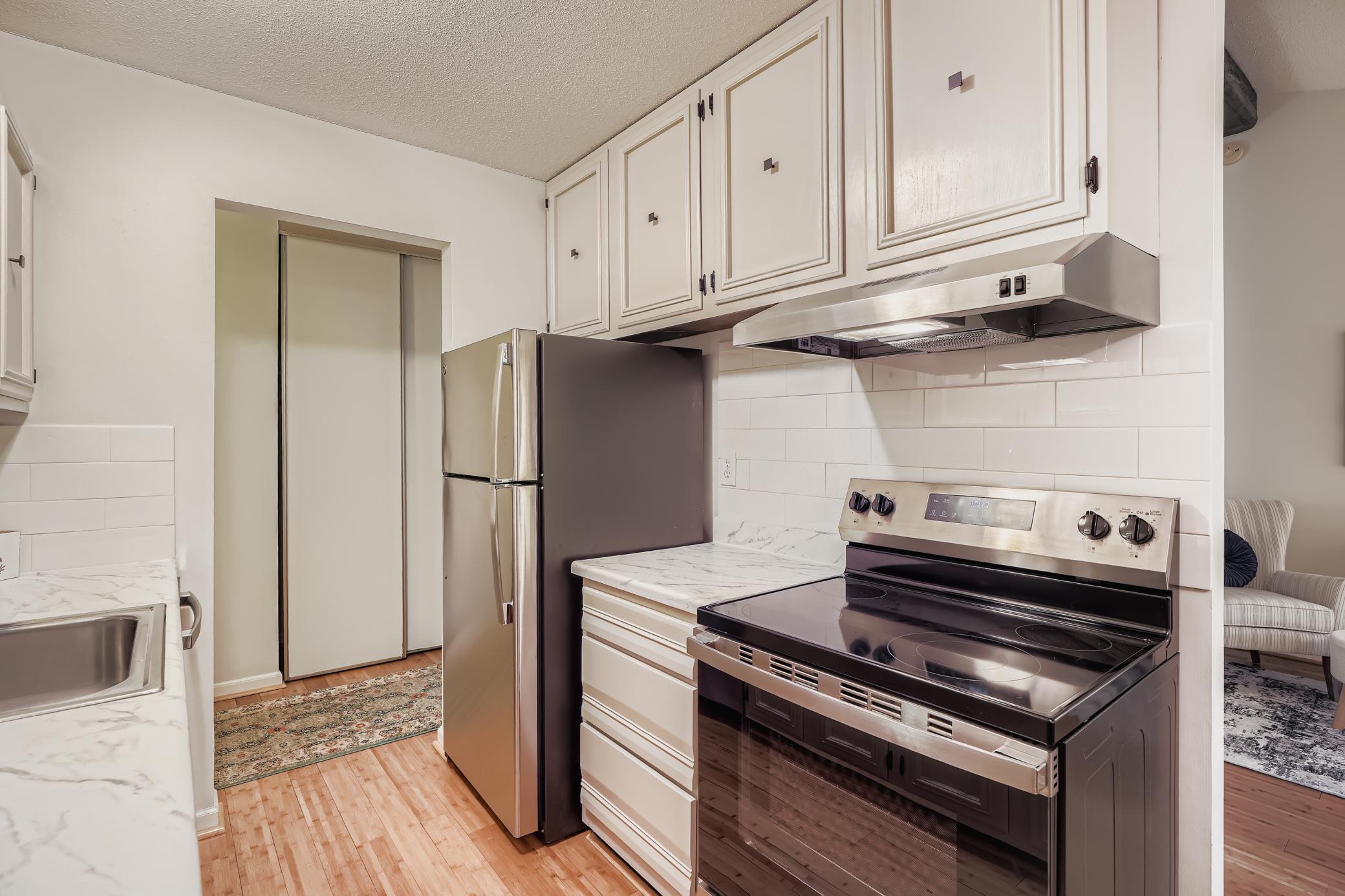 4406 Cedar Lake Road 7 Property Photo 9