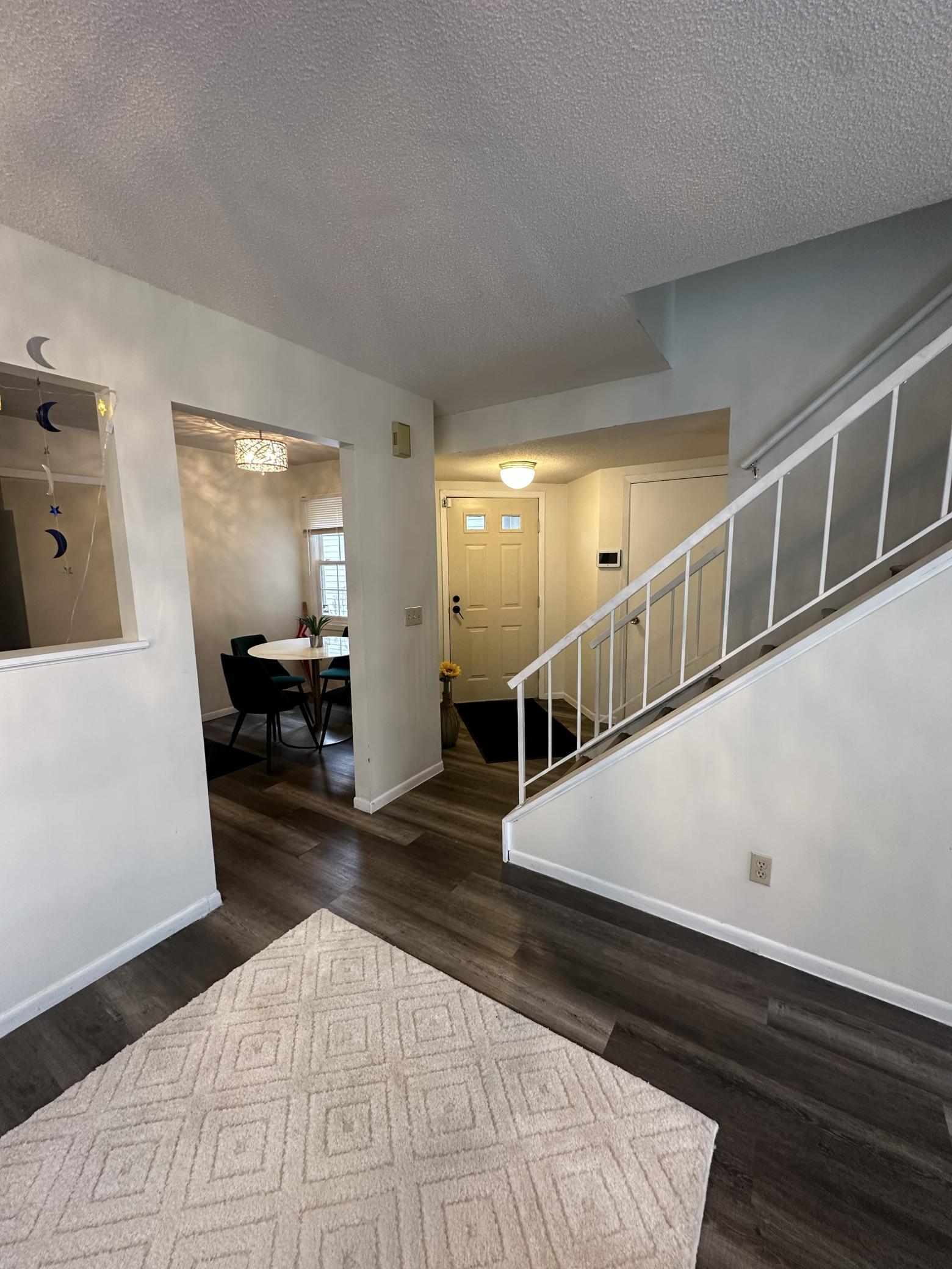 1612 Rose Hill Circle Property Photo 2