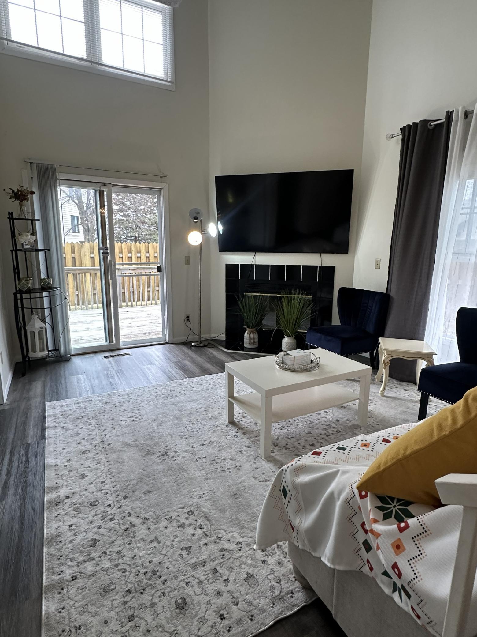 1612 Rose Hill Circle Property Photo 3