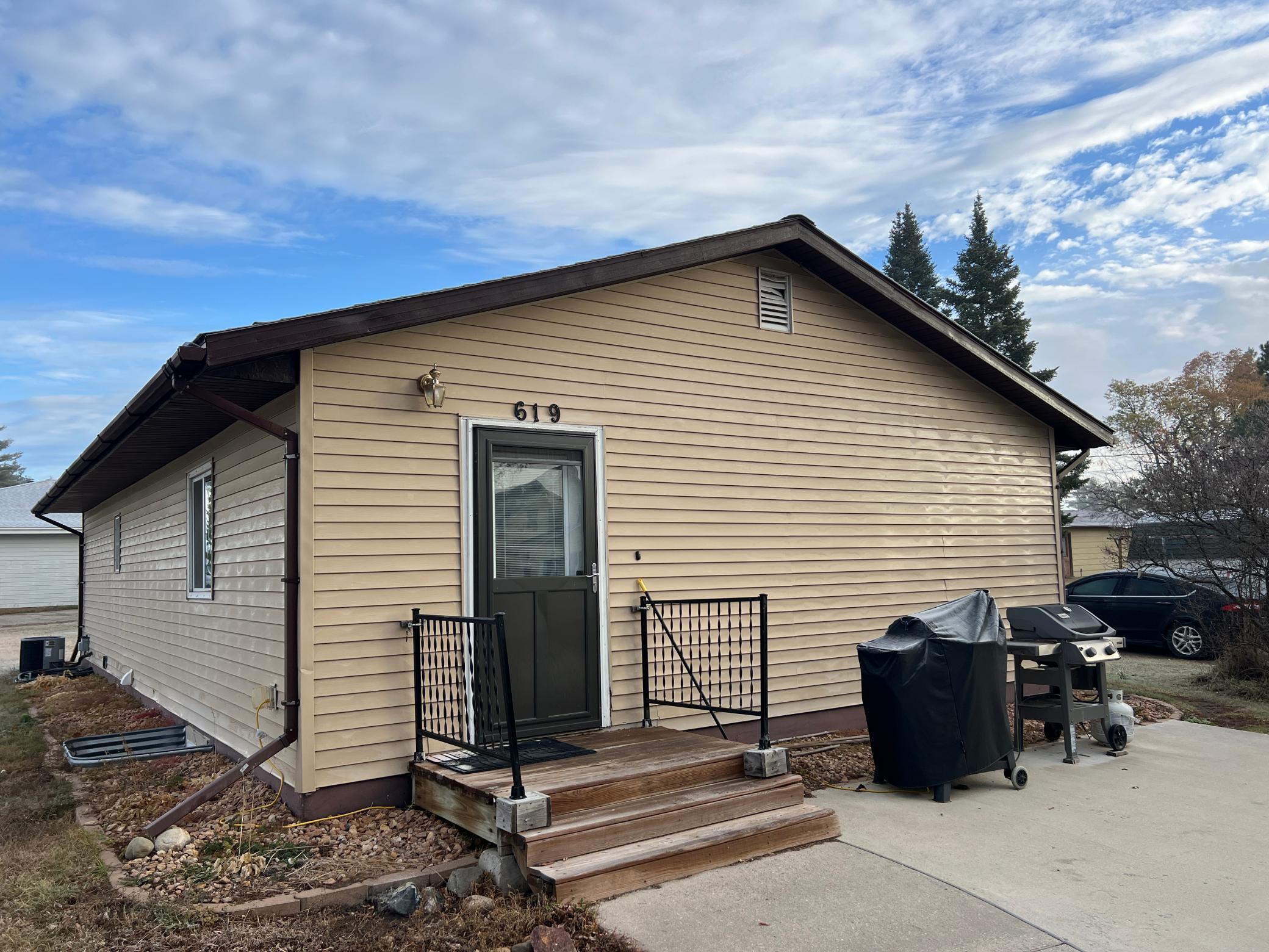 619 2nd Street Property Photo 1