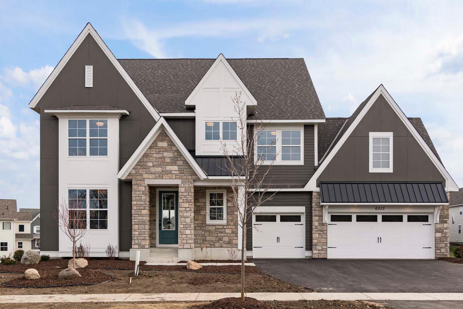 5593 Rolling Hills Parkway Property Photo 2