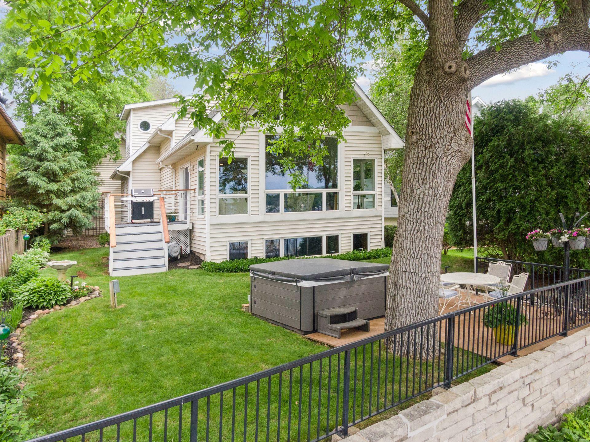 5125 Greenwood Circle Property Photo 2