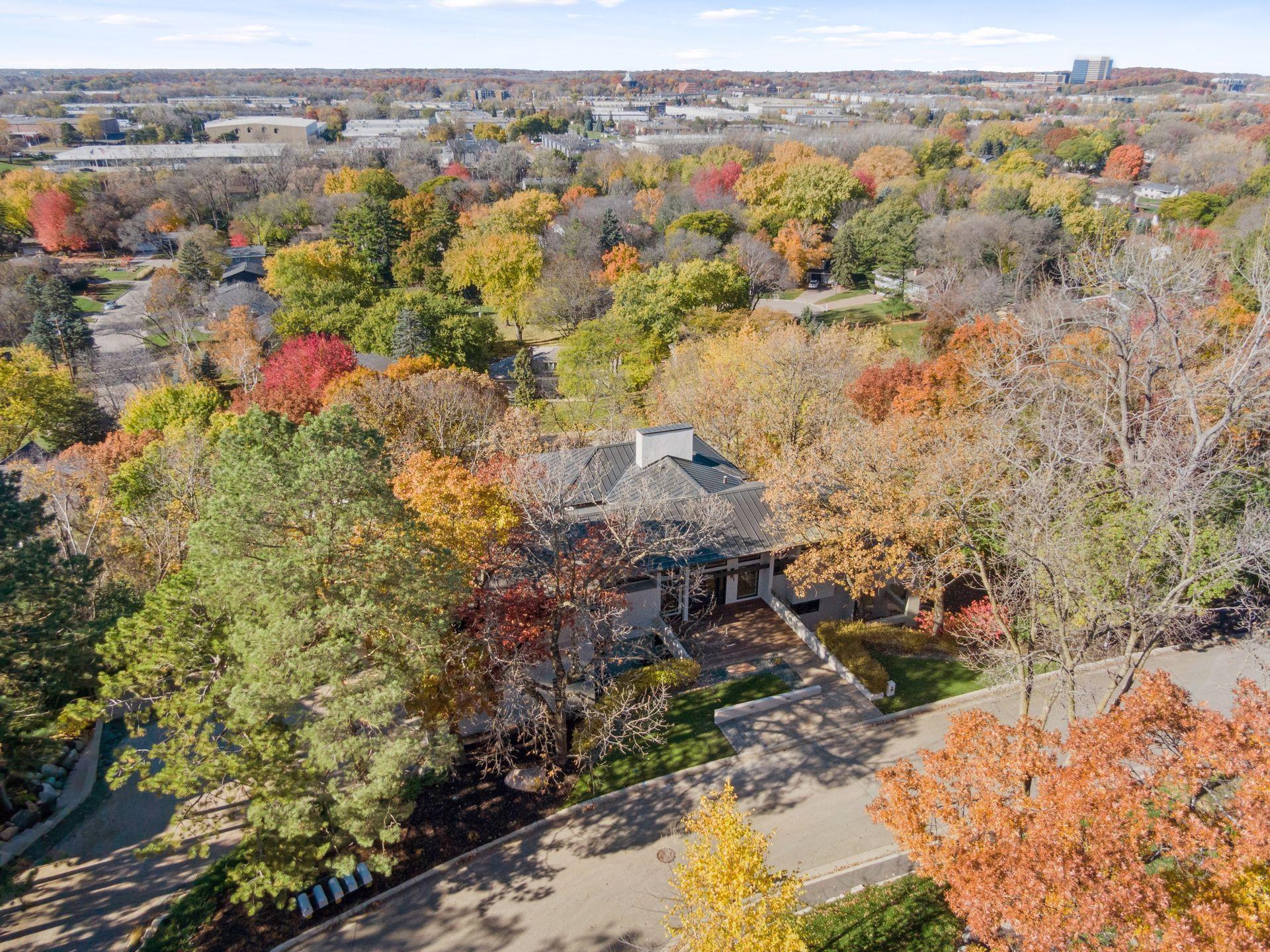 12 Overholt Pass Property Photo 3