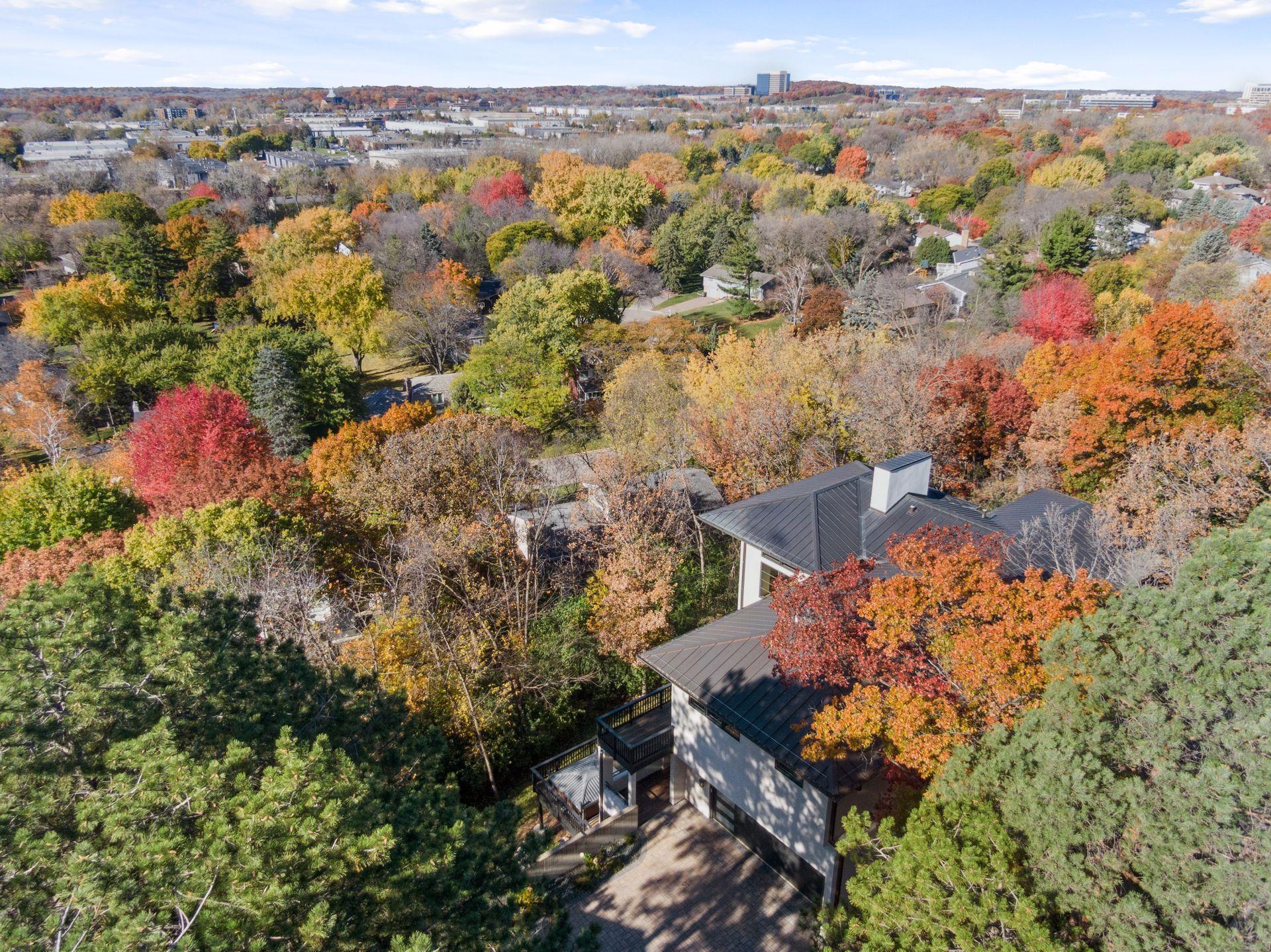 12 Overholt Pass Property Photo 4