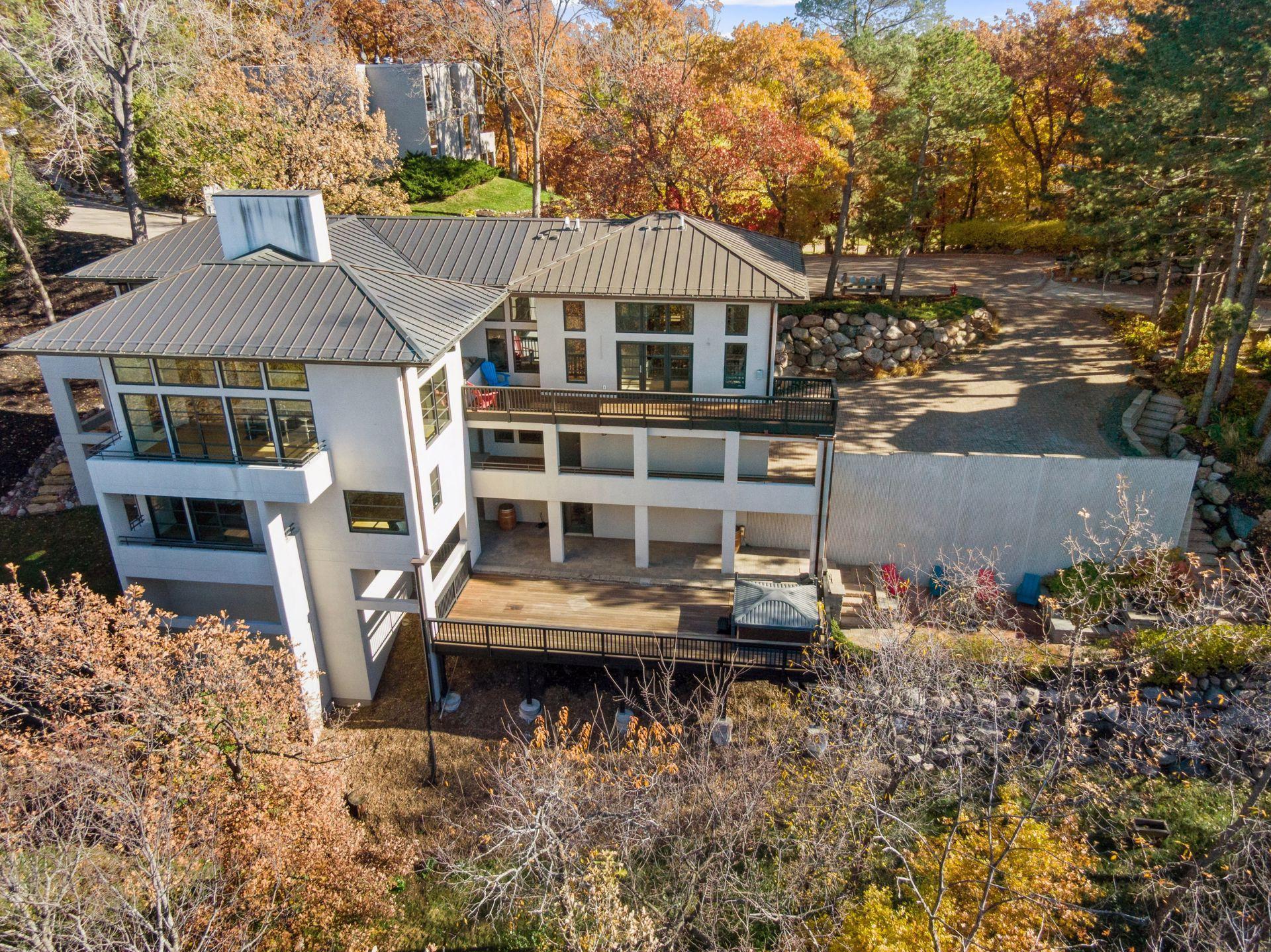 12 Overholt Pass Property Photo 5