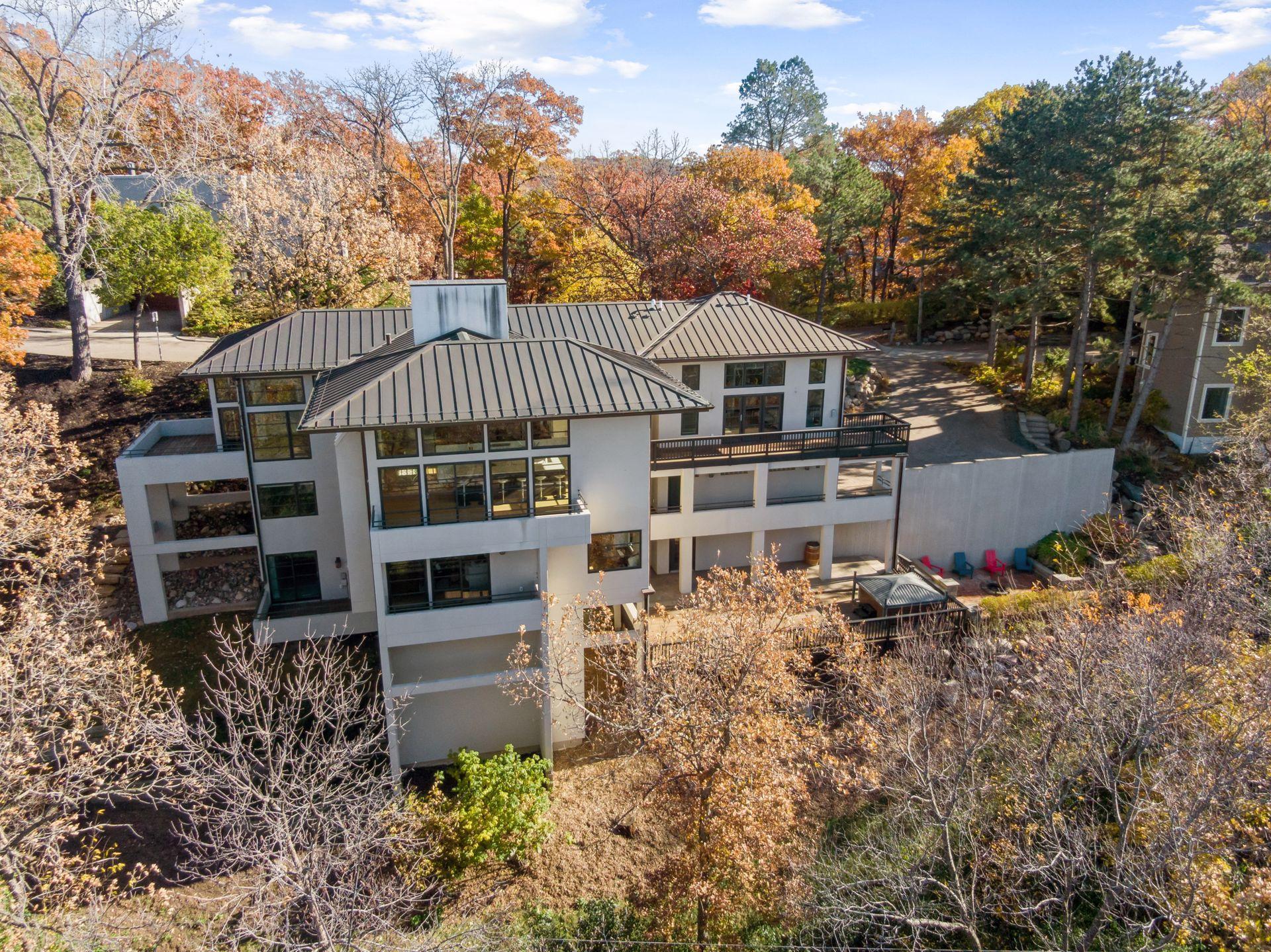 12 Overholt Pass Property Photo 6