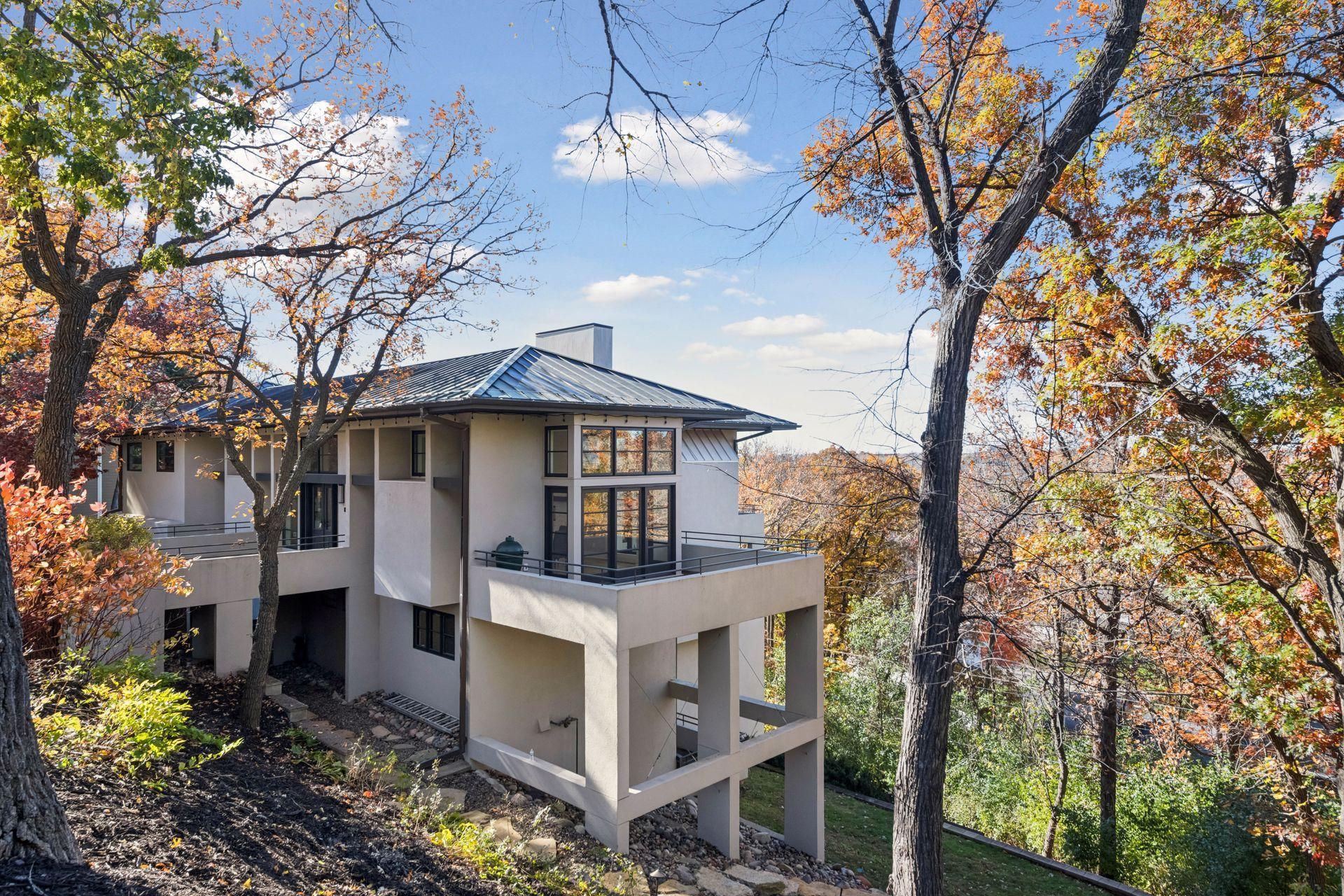 12 Overholt Pass Property Photo 10