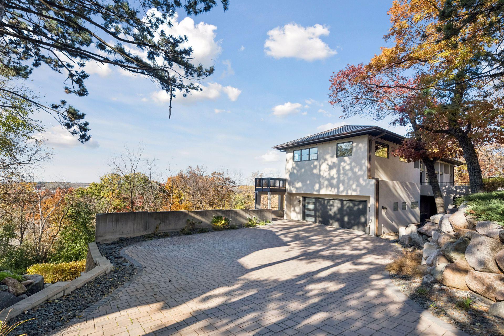 12 Overholt Pass Property Photo 11