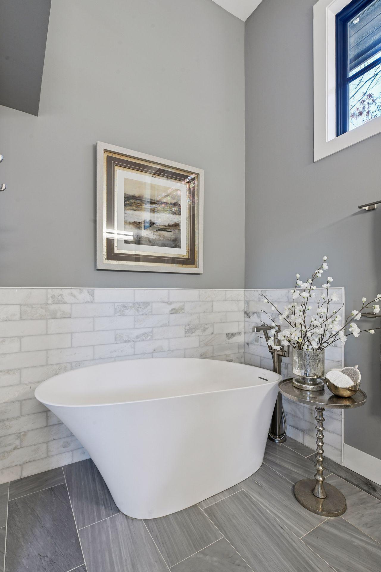 12 Overholt Pass Property Photo 55