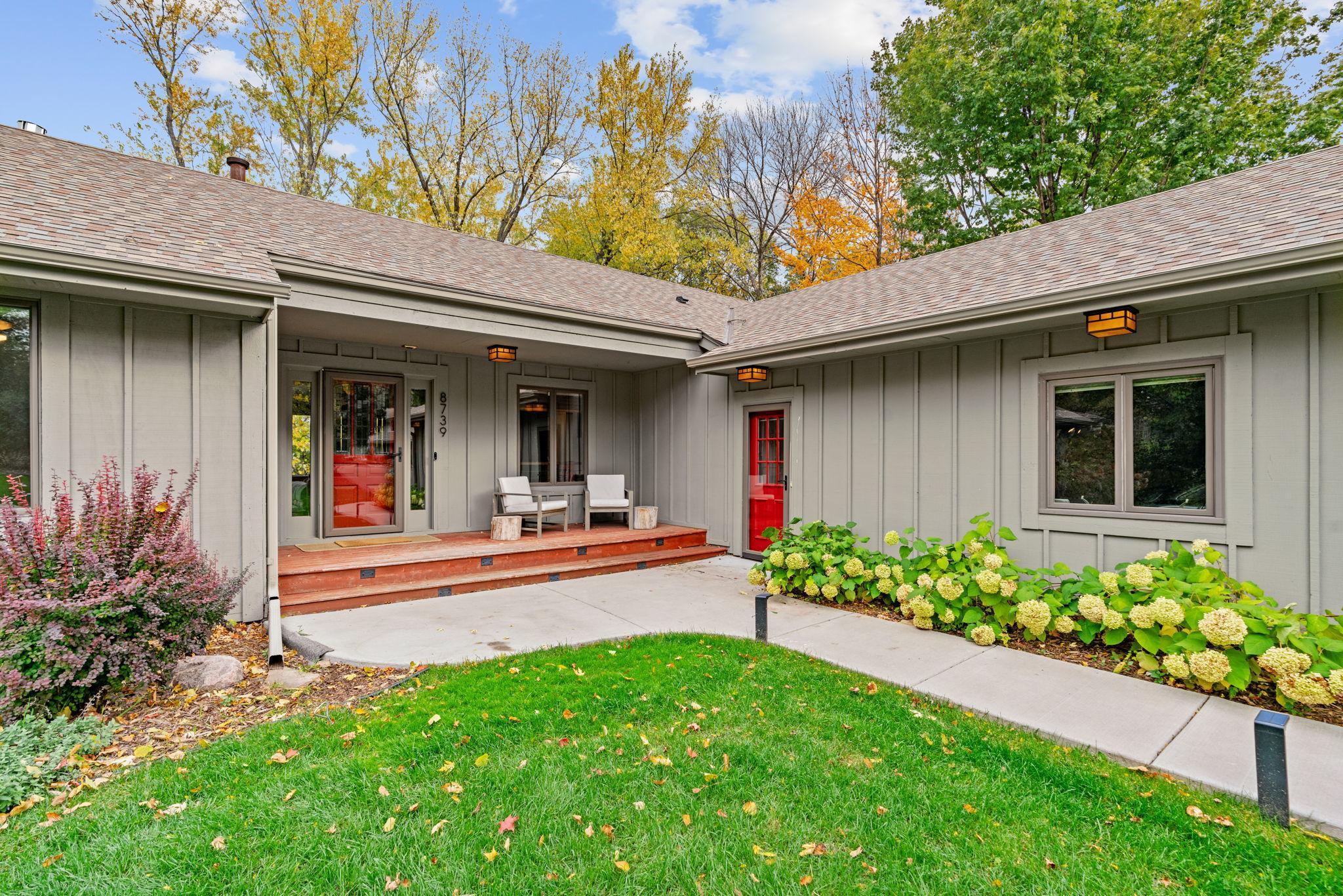 8739 Bentwood Drive Property Photo 5