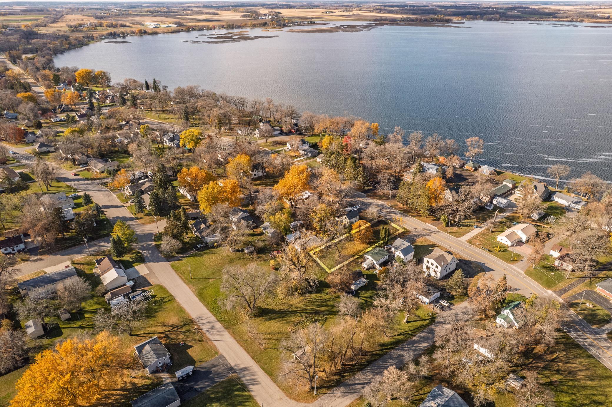 816 E Lake Street Property Photo 3
