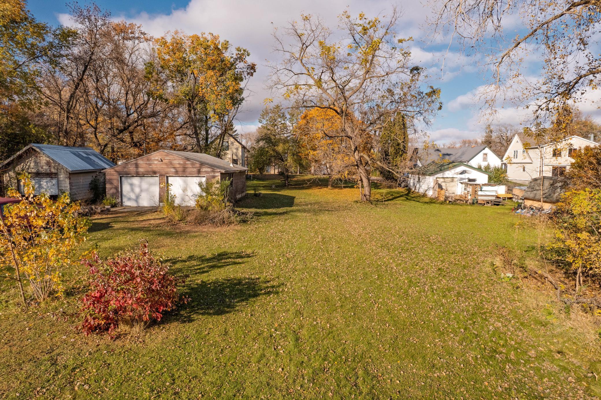 816 E Lake Street Property Photo 6