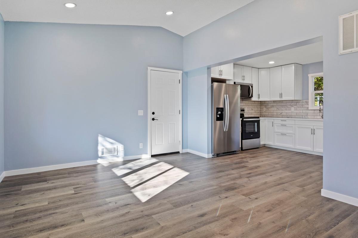 11927 Vintage Street Property Photo 3