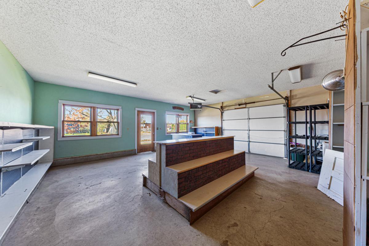 208 Mn-5 Property Photo 32