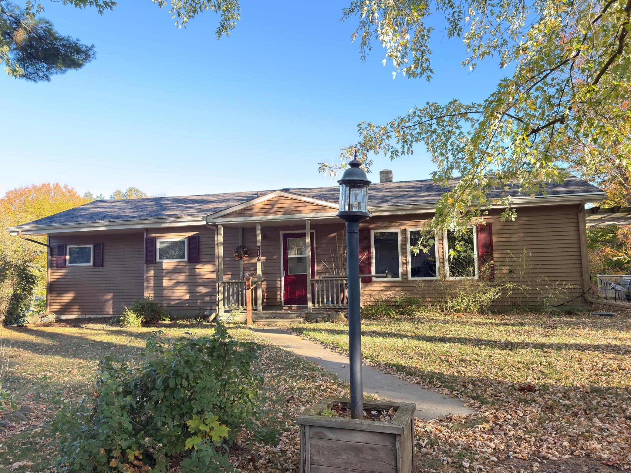 510 Maple Street W Property Photo 41