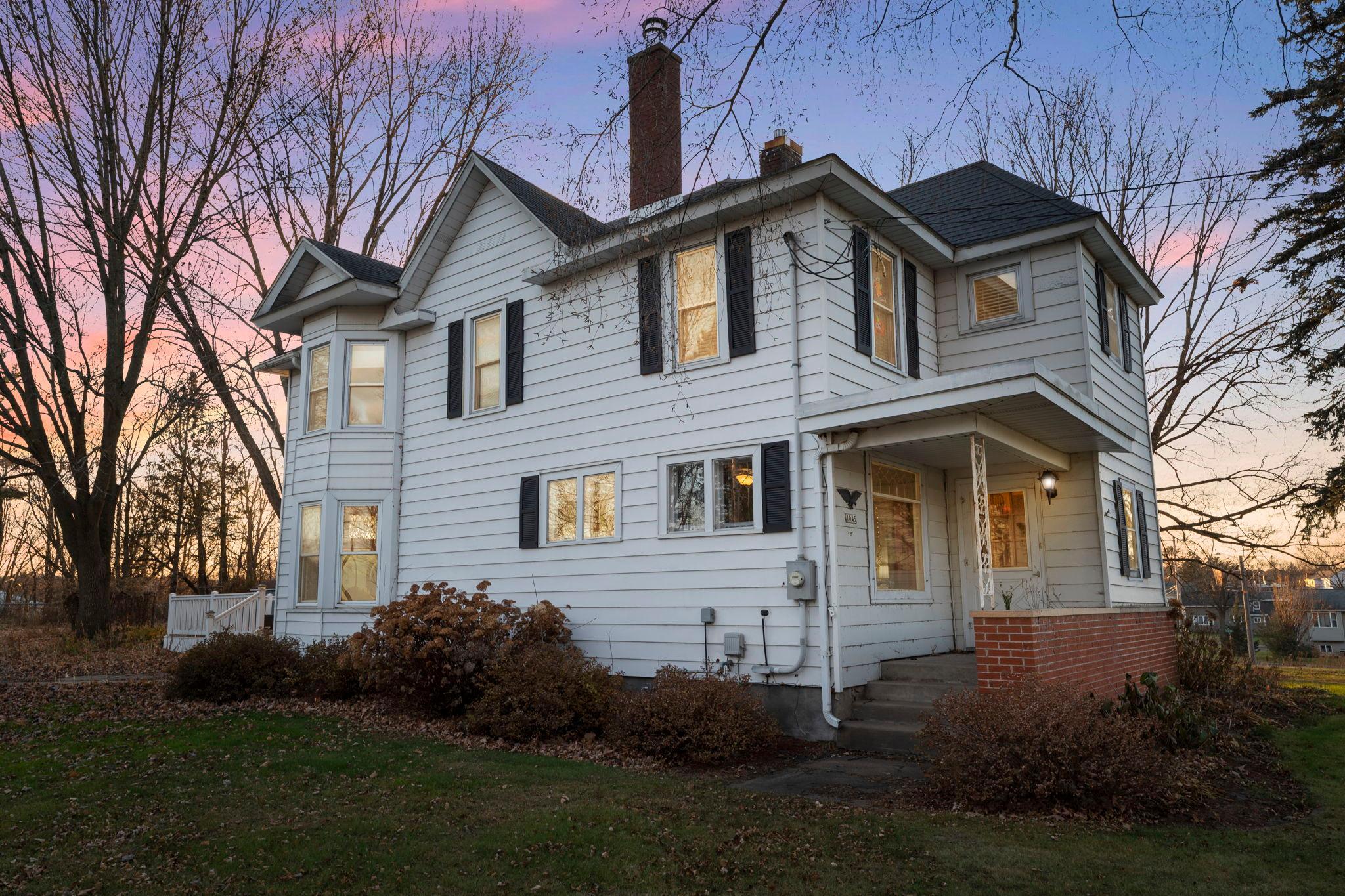 1045 Grove Street Property Photo 2