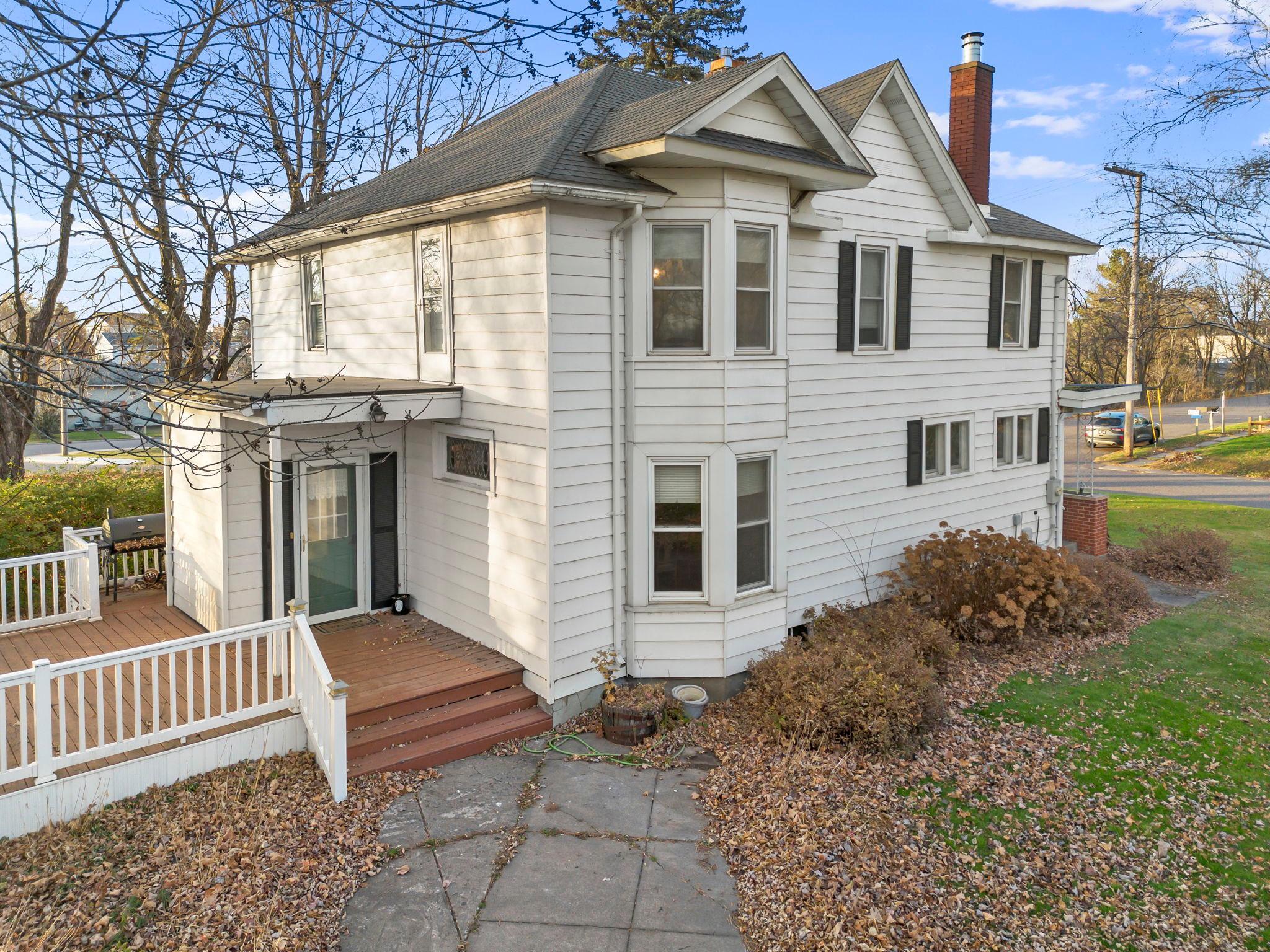 1045 Grove Street Property Photo 4