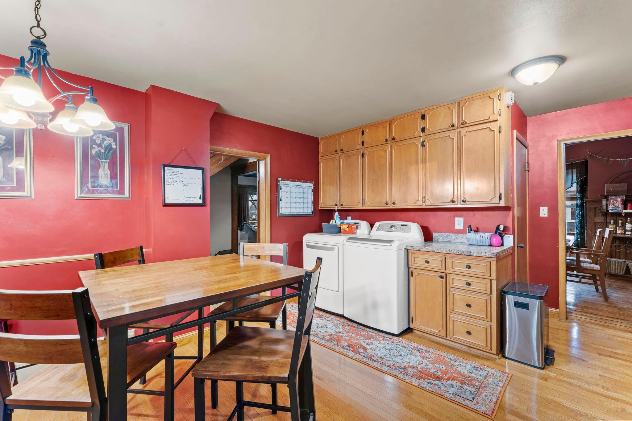 1045 Grove Street Property Photo 8