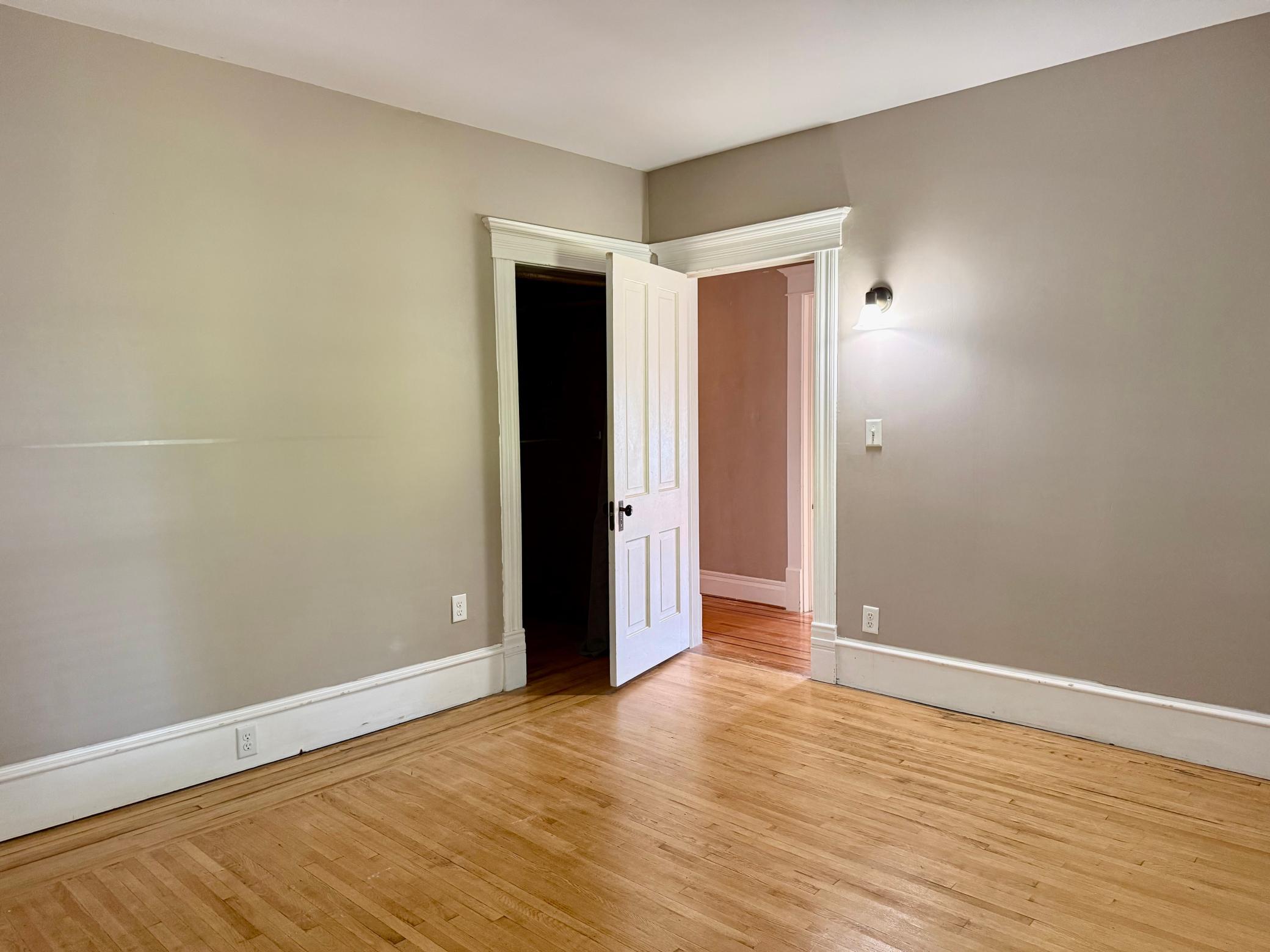 1045 Grove Street Property Photo 27