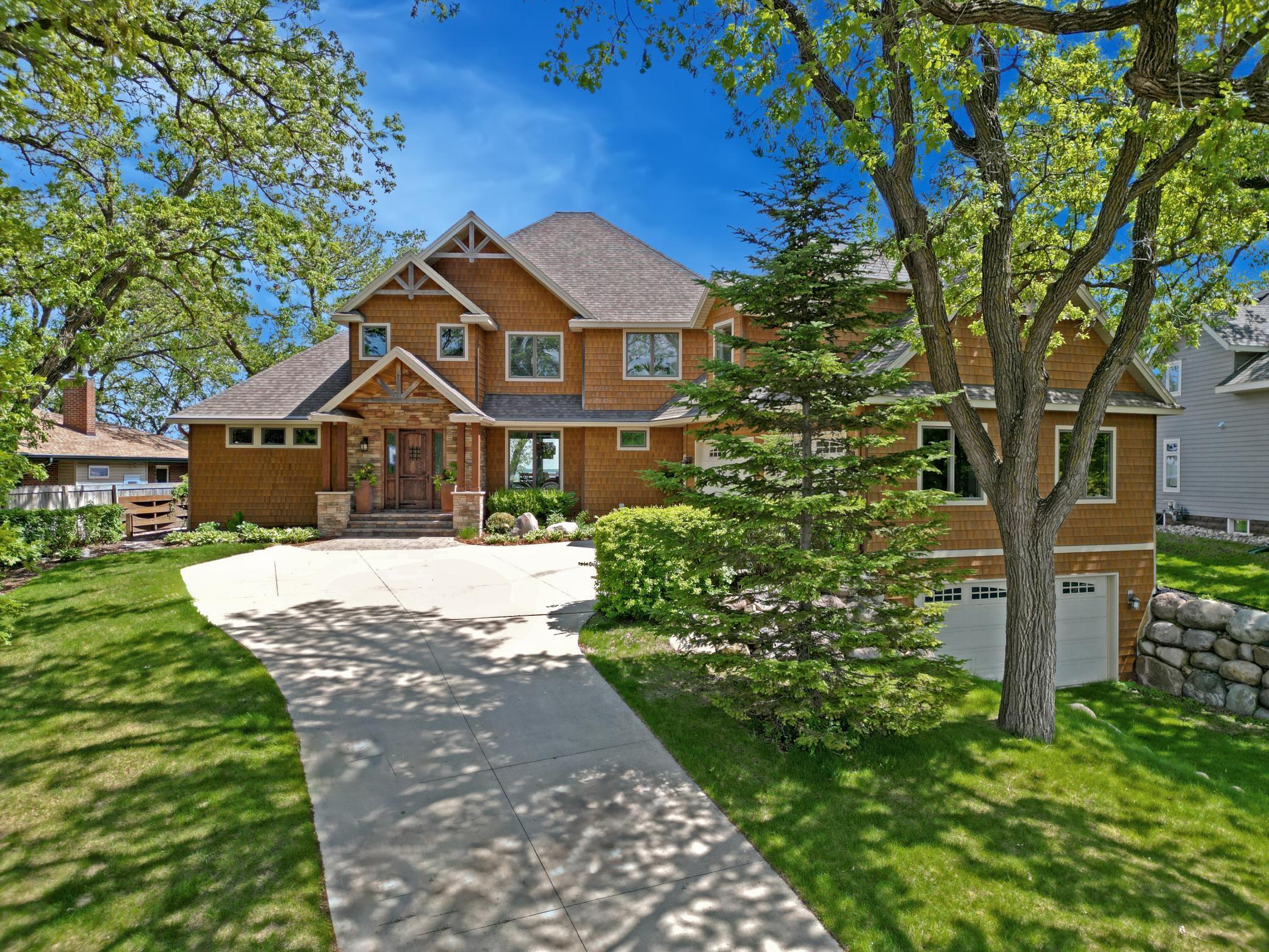 263 Lake Avenue N Property Photo 1
