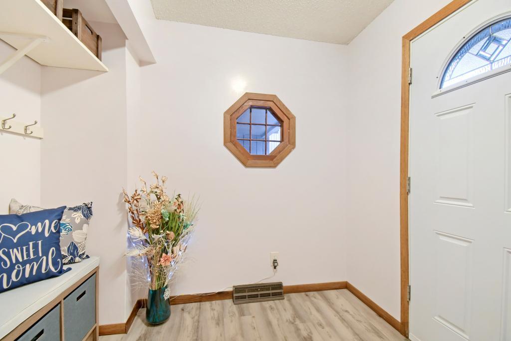 1540 S Timber Ridge Property Photo 3