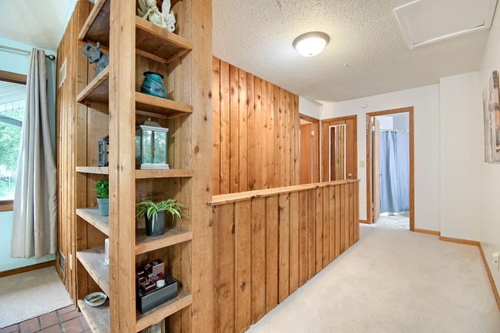 1540 S Timber Ridge Property Photo 4