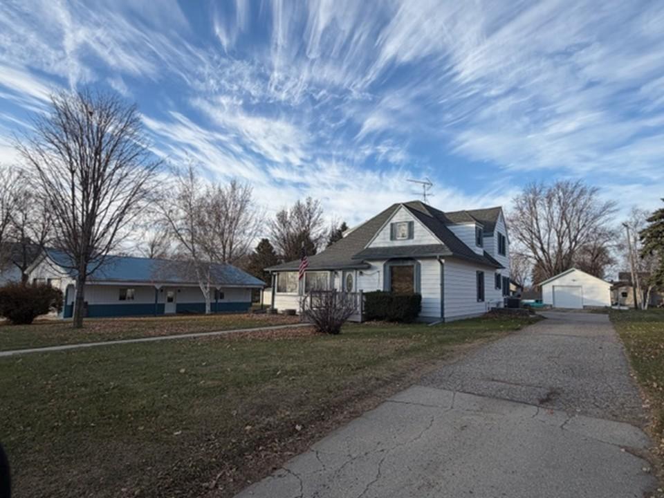 404 Melby Avenue Property Photo 5