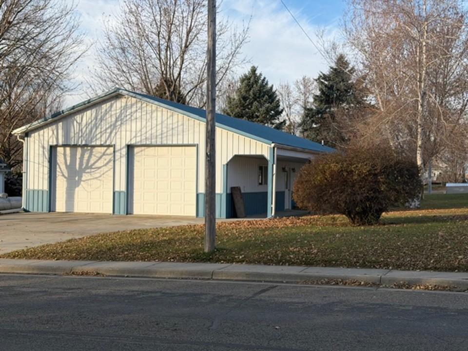 404 Melby Avenue Property Photo 6