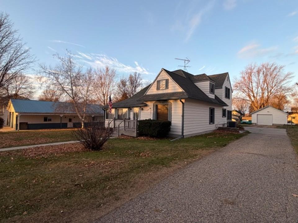 404 Melby Avenue Property Photo 8