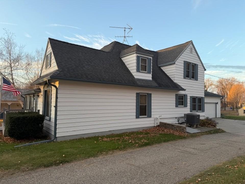 404 Melby Avenue Property Photo 9