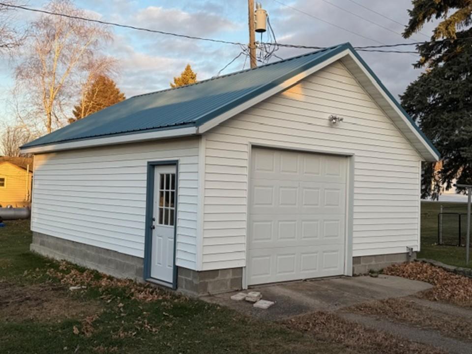 404 Melby Avenue Property Photo 11